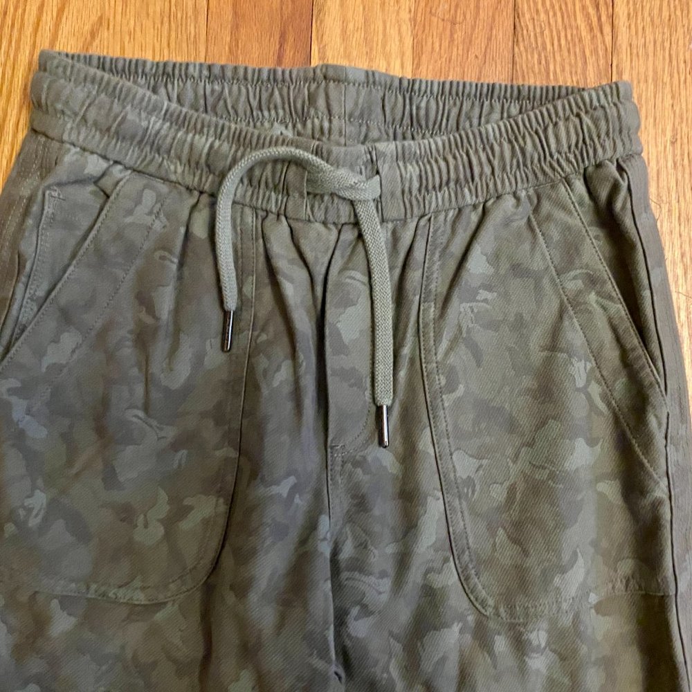 Athleta Farallon Printed Jogger Size 2 - Picture 4 of 10